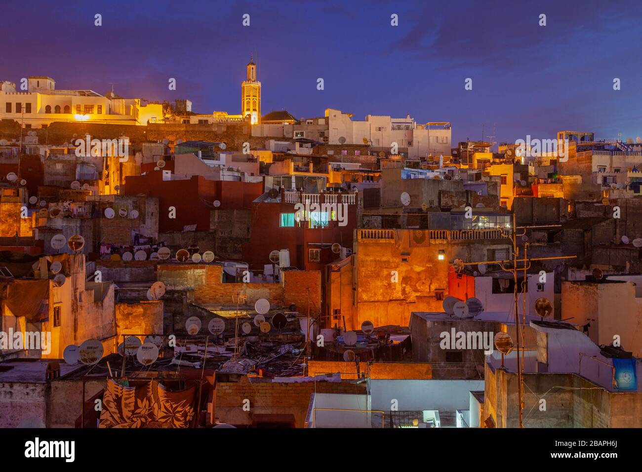 Tánger, Marruecos: Vista de la Medina al atardecer Foto de stock
