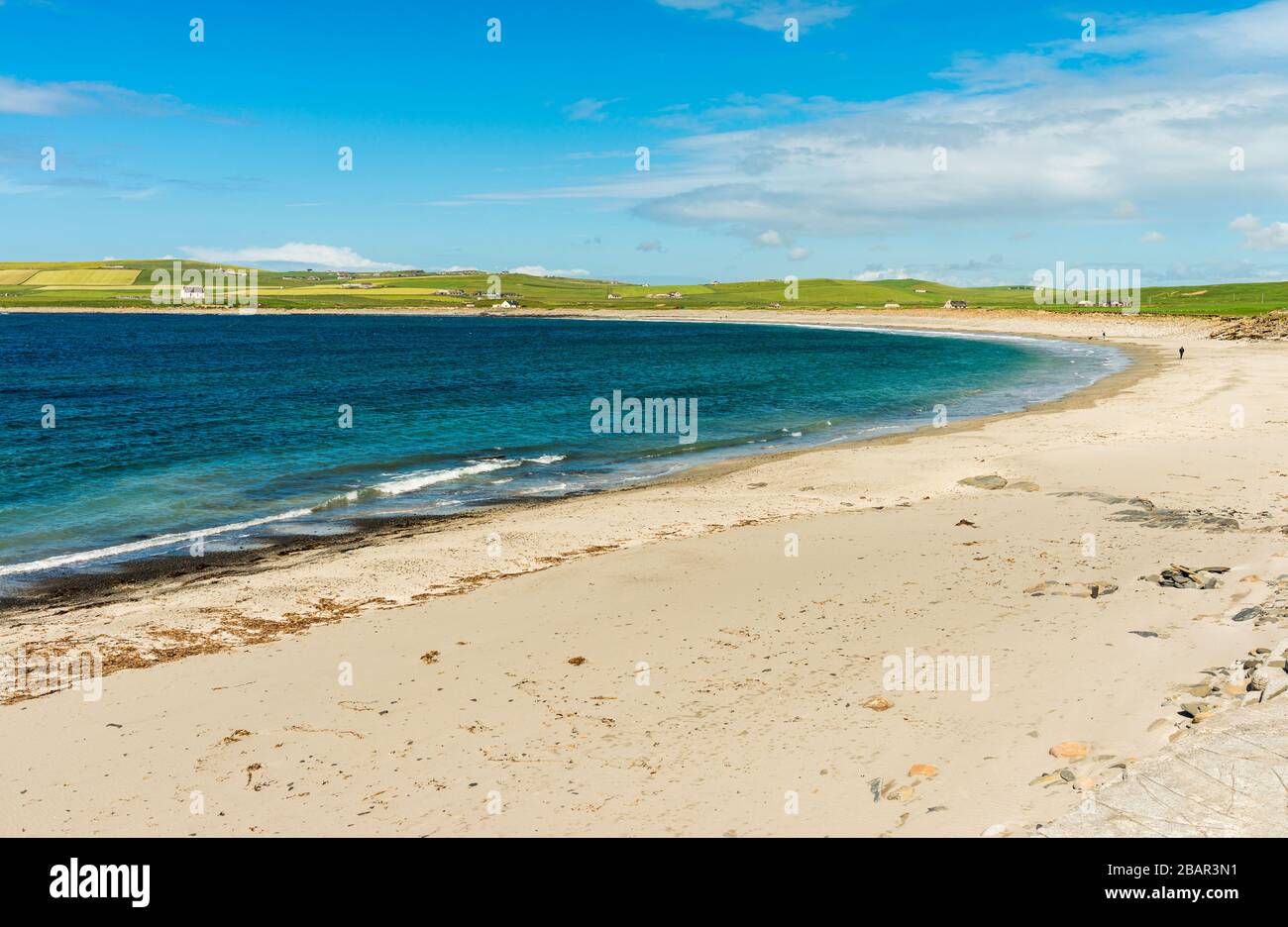 La playa en la Bahía de Skaill, sitio del asentamiento neolítico de Skara Brae, Orkney, Escocia, Reino Unido. Foto de stock