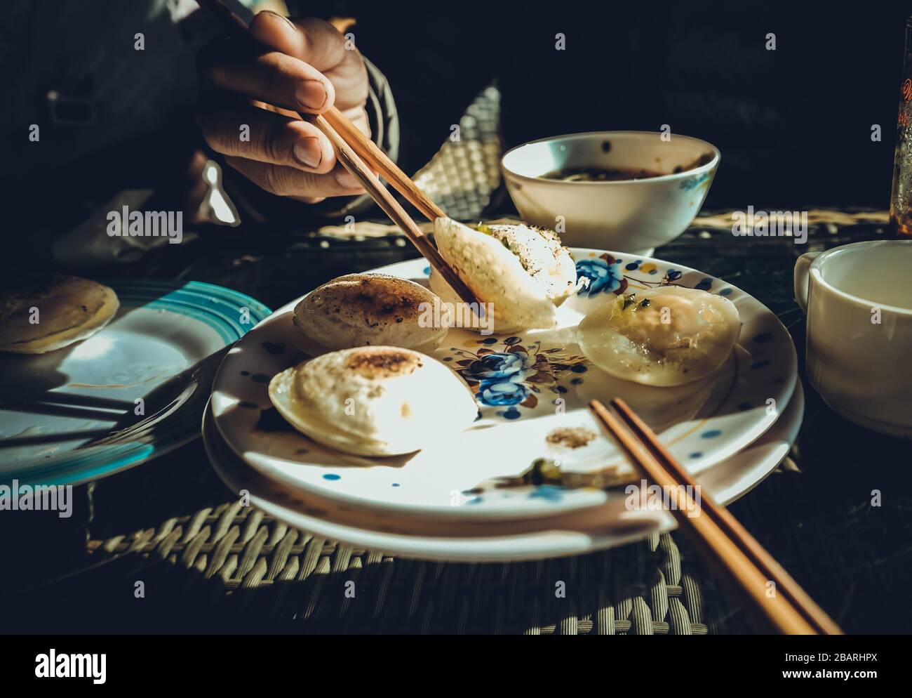 Banh Can - Comida Vietnamita De la Calle En Da Lat Foto de stock