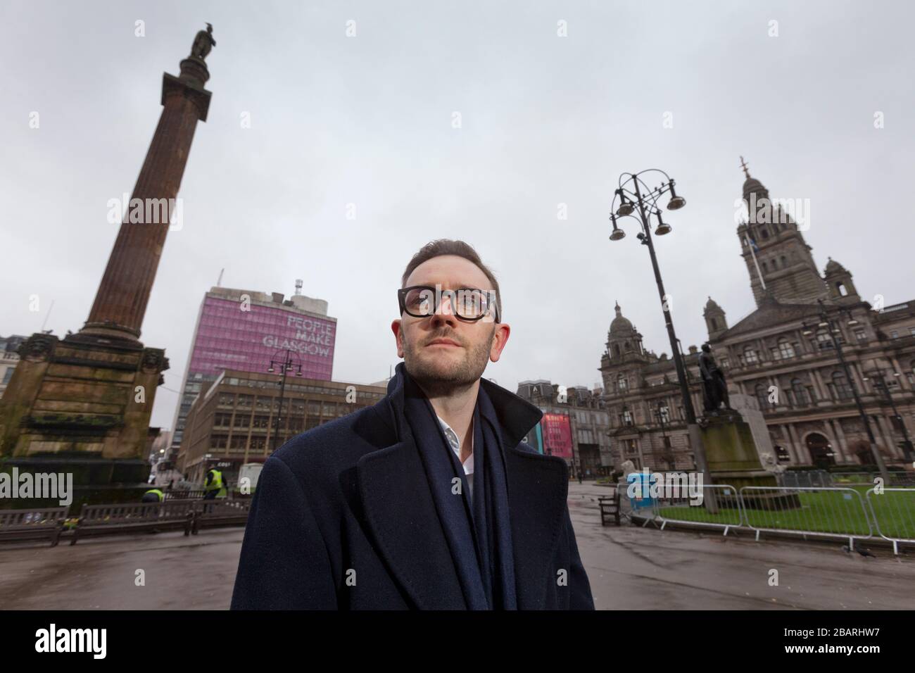 Chris Stark Director Ejecutivo del Comité de Cambio Climático fotografiado en George Square, Glasgow Foto de stock