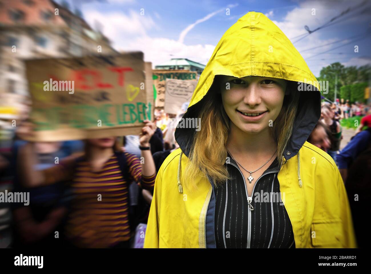 Mujer joven en una demostración climática Foto de stock