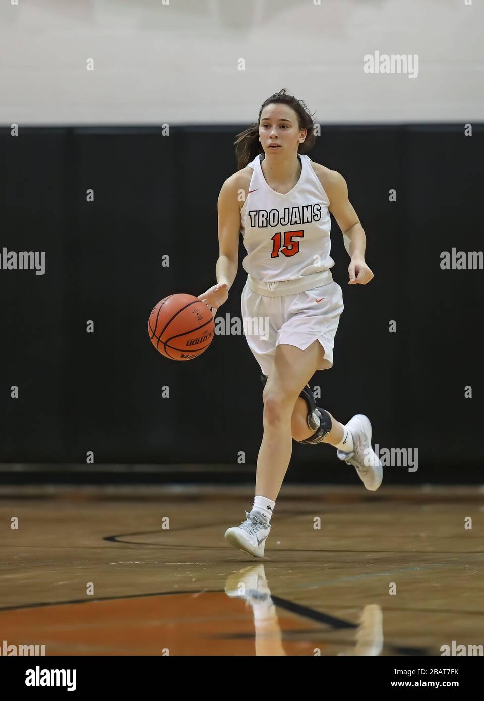La acción del baloncesto con Lewiston vs Post Falls High School en Post