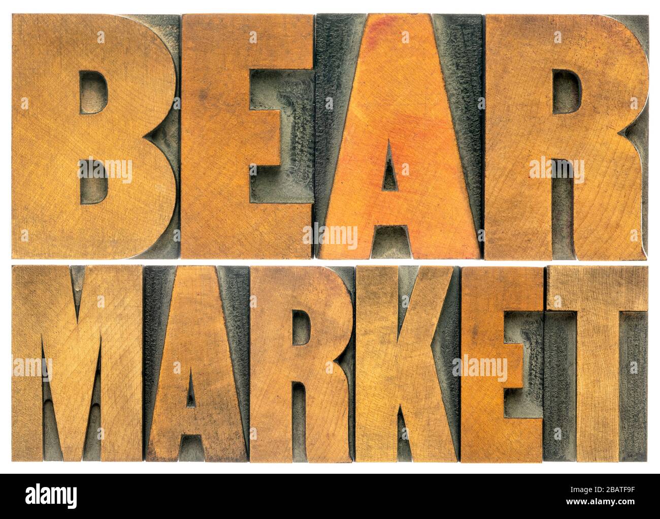 bear mercado palabra aislada resumen en el tipo de madera, pesimismo, finanzas, negocios y economía concepto de recesión Foto de stock