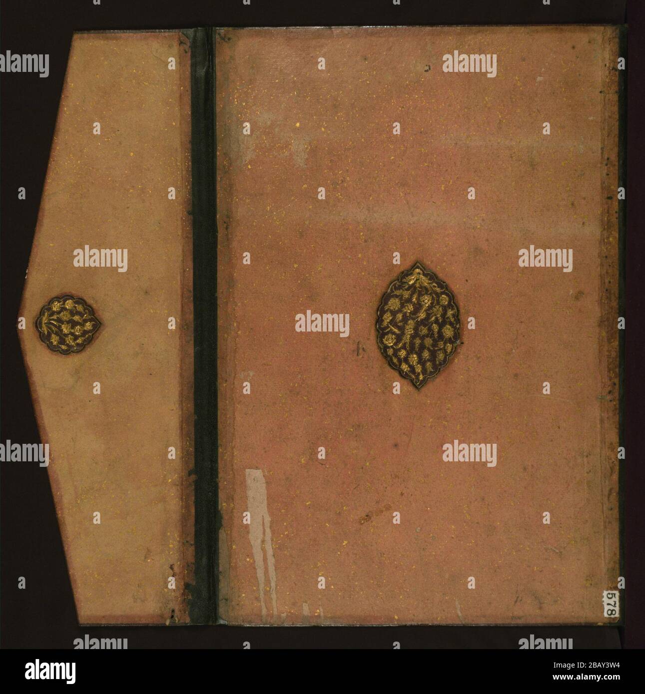 Encuadernación del Libro de Oración; Inglés: Este enlace del manuscrito  Walters W. 578 no es contemporáneo con el textblock. Data de finales del  siglo 11 AH/AD siglo 17 o 12 AH/AD 18