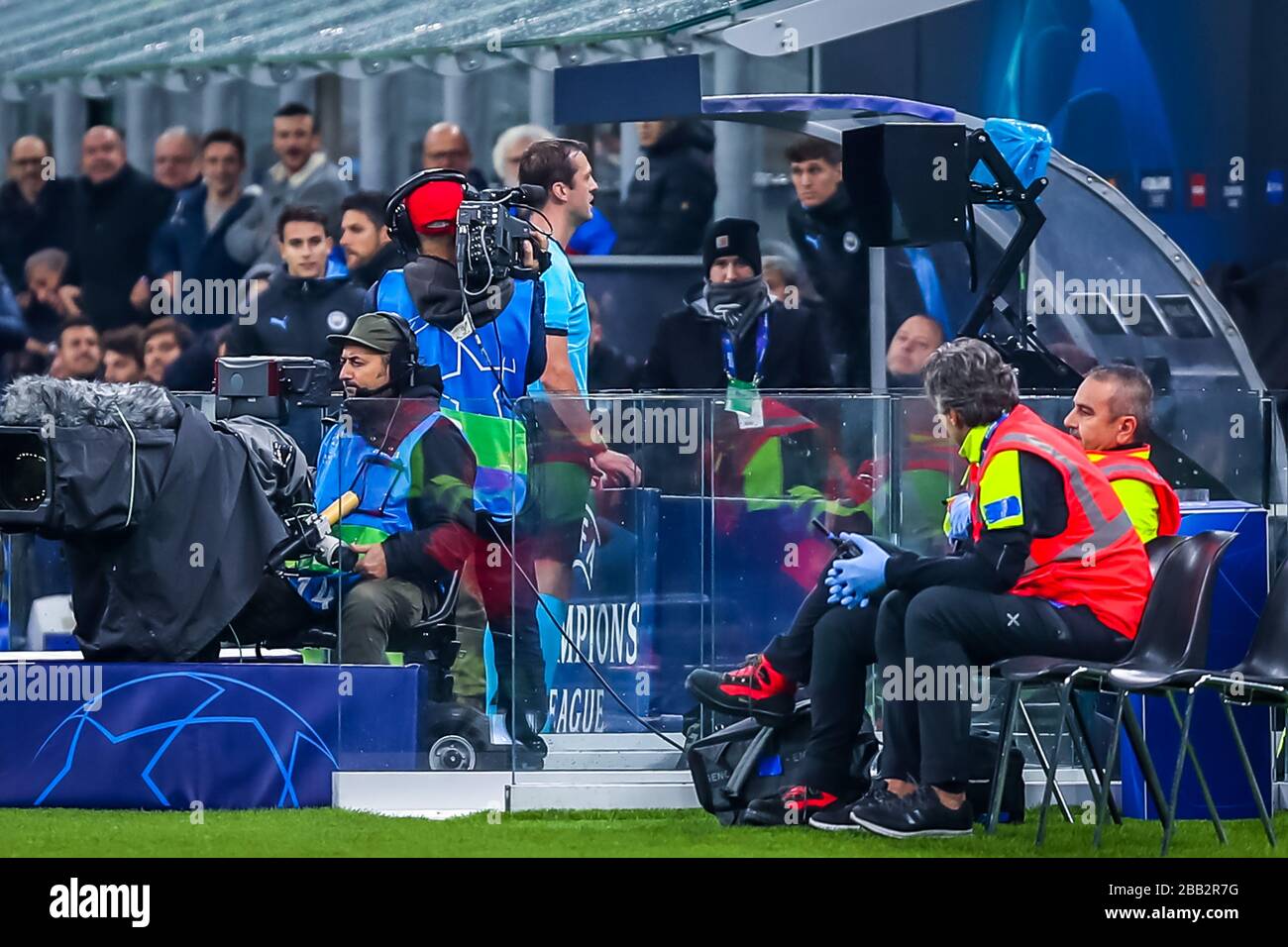 VAR durante la temporada de fútbol 2019/20 imágenes simbólicas - Photo credit Fabrizio Carabelli /LM/ Foto de stock