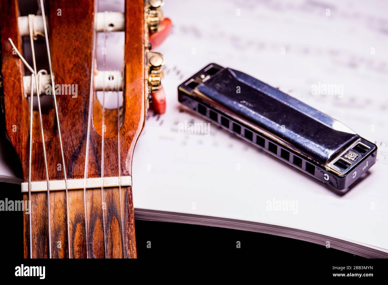 Música blues guitarra armónica fotografías e imágenes de alta resolución -  Alamy