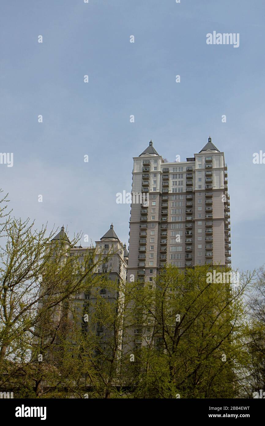 Vista desde el parque Piemont de edificios en Midtown, Atlanta, Georgia, Estados Unidos Foto de stock