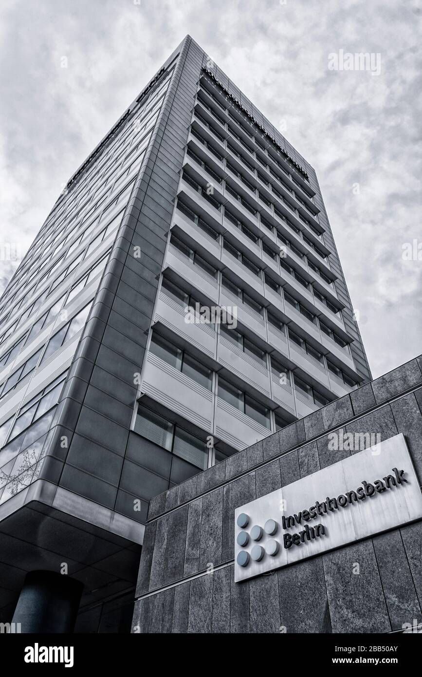 Hauptsitz Investitionsbank Berlin an der Bundesallee Bezirk Wilmersdorf. Anlaufstelle für Sofortilfe für Firmen , die wirtschaftliche Verluste durch Foto de stock