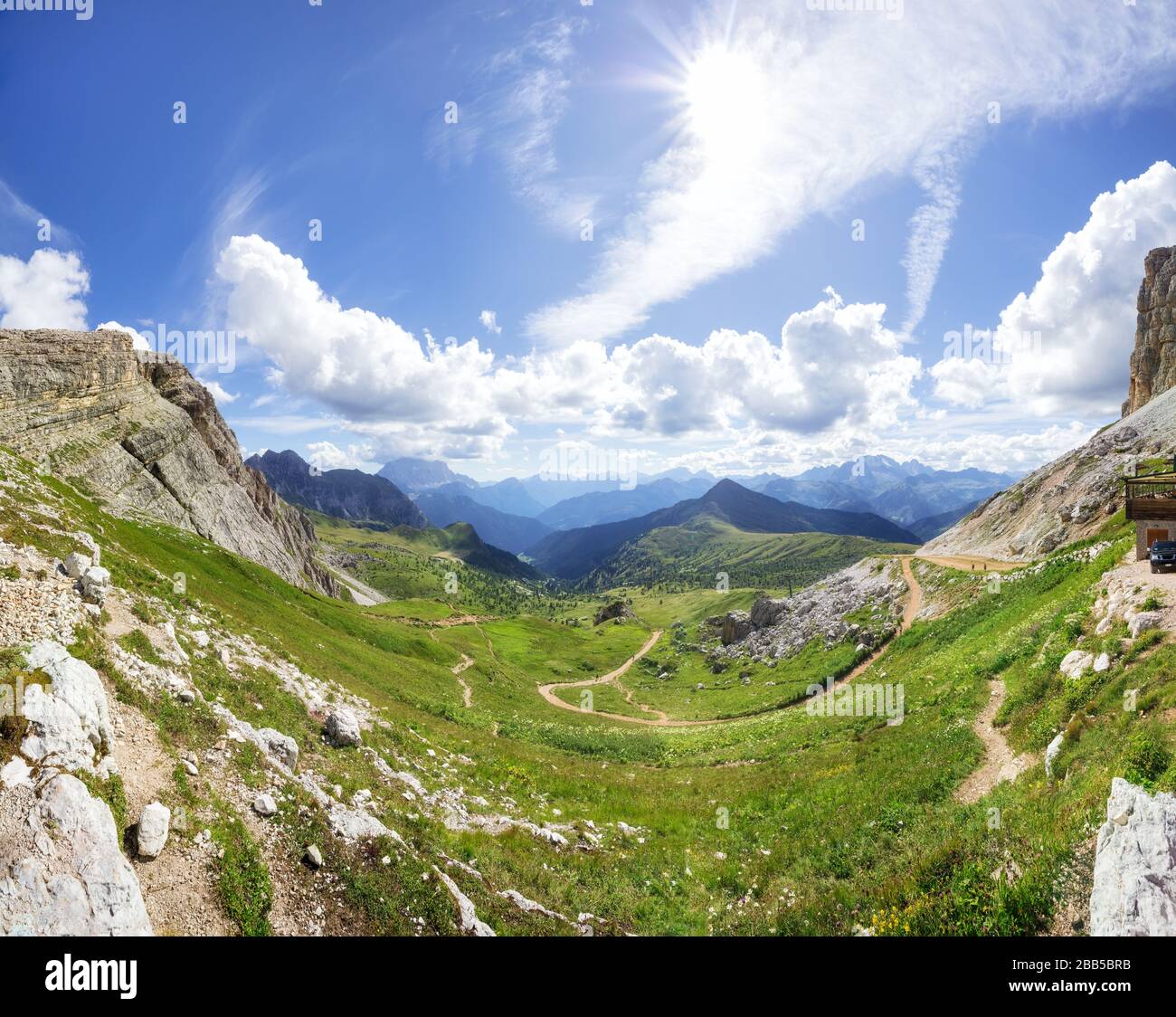 Viaje a Alpes en verano Foto de stock
