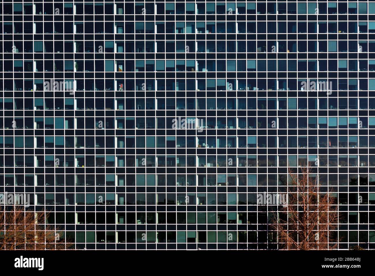 ENI, petróleo y gas la sede de la empresa italiana edificio moderno fachada. Palacio de vidrio. Distrito EUR, Roma, Italia, Europa Foto de stock