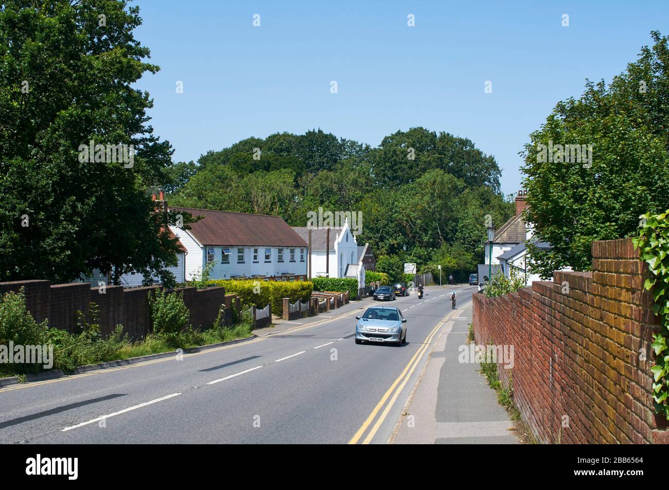 Carretera principal a la ciudad de Battle, East Sussex, Reino Unido, en el corazón de 1066 país Foto de stock