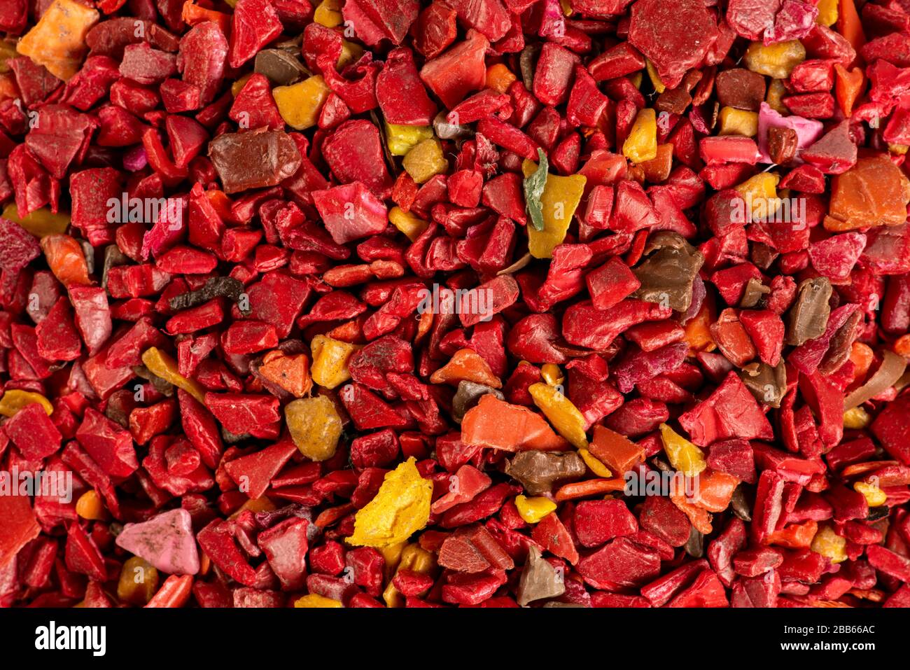 Plástico rojo reciclado granular Foto de stock