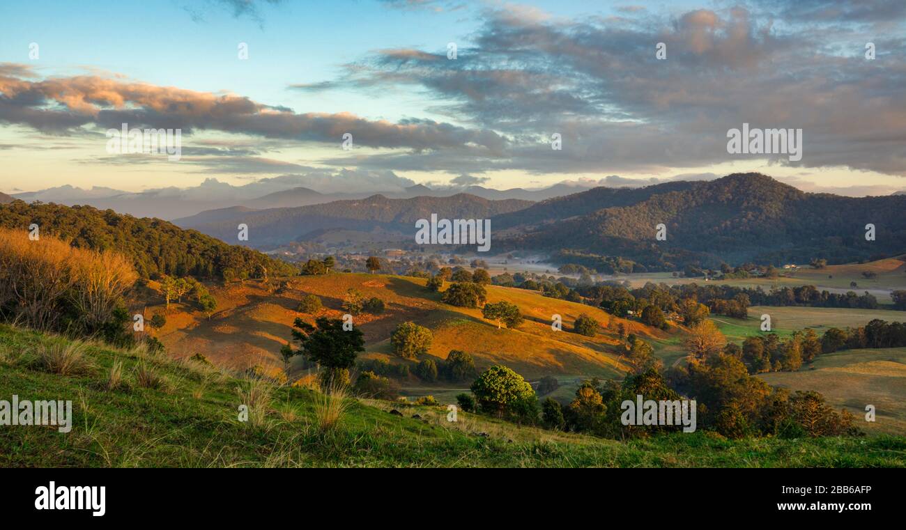 Paisaje rural de tierras de cultivo, Tweed Valley, Nueva Gales del Sur, Australia Foto de stock