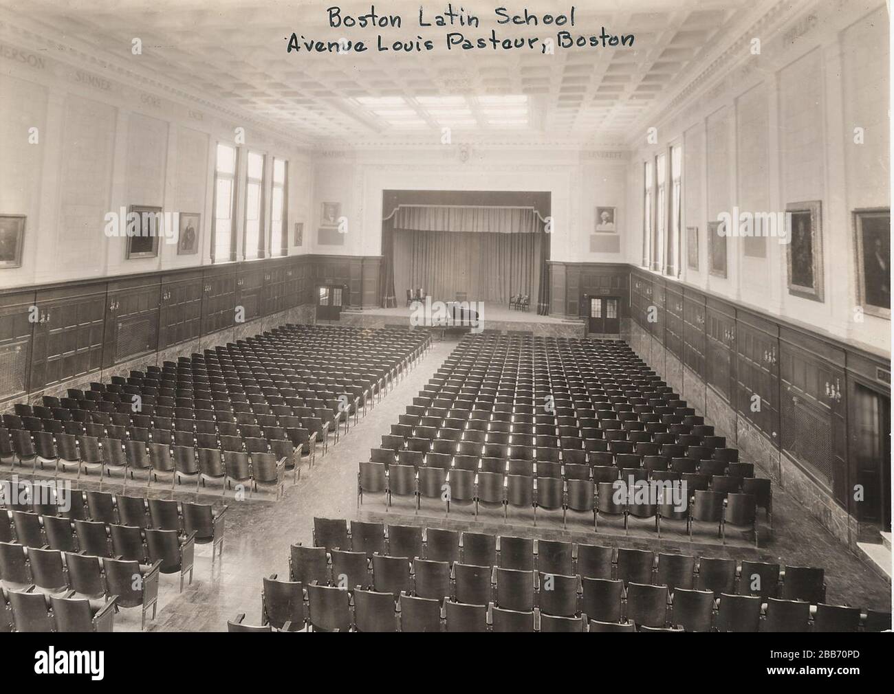 Inglés: Boston Latin School: Auditorium; 1920 fecha  QS:P571,+1920-00-00T00:00:00Z/8-1930 fecha QS:P571,+1930-00-00T00:00:00Z/8;  este archivo fue proporcionado a Wikimedia Commons por la Ciudad de Boston  Archives como parte de un proyecto de cooperación ...