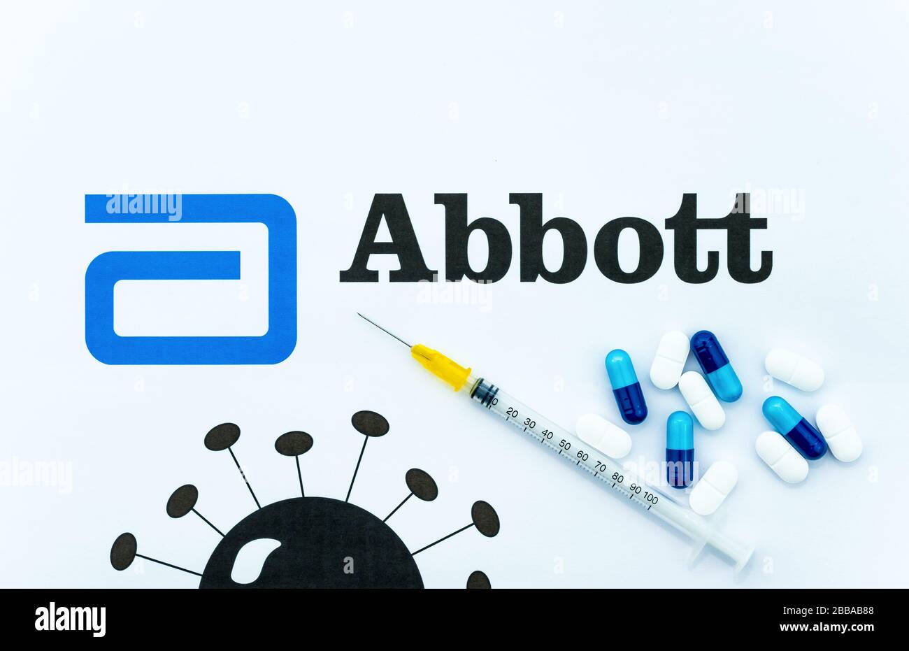 Stone / Reino Unido - Marzo de 30 2020: El logotipo de Abbott impreso como un folleto e ilustración de coronavirus en la parte superior con jeringa y pastillas. Concepto fo Foto de stock