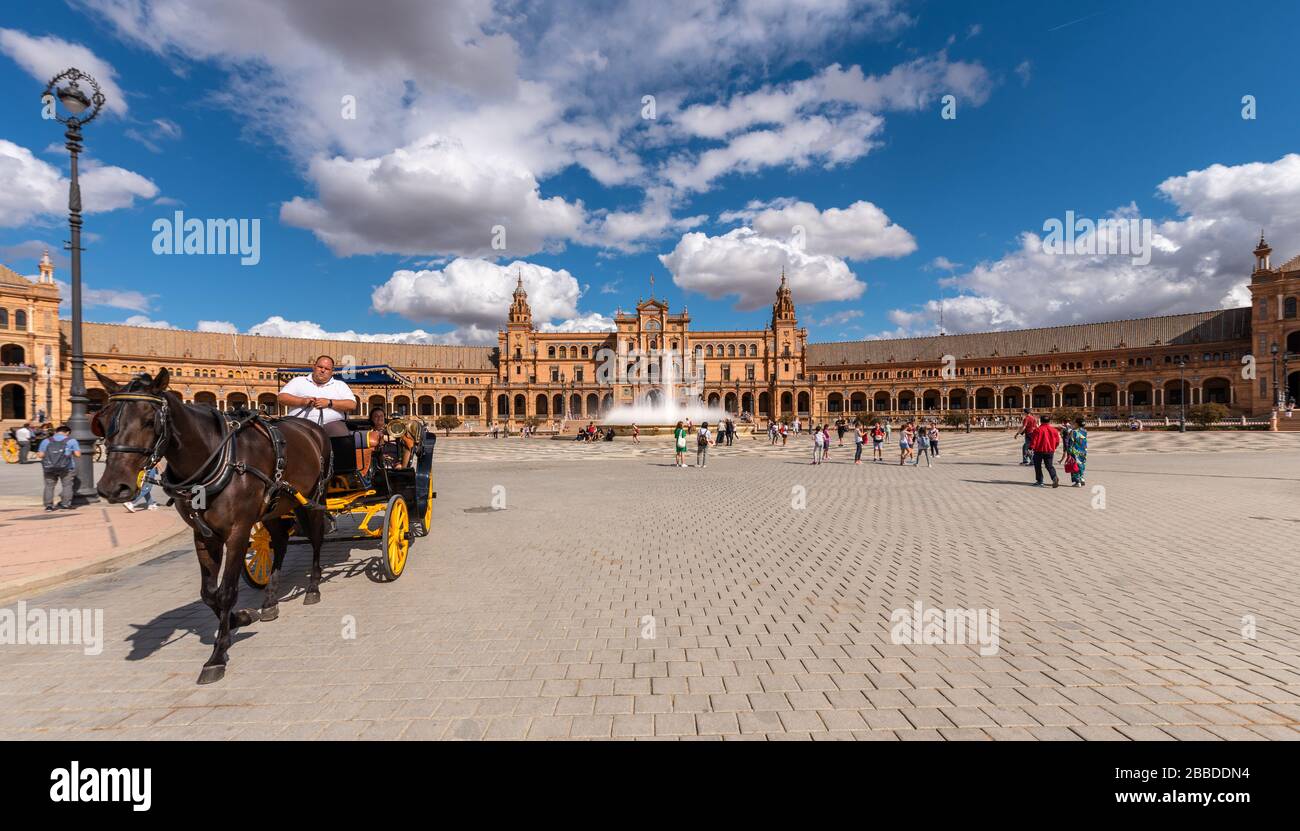Plaza de España. Sevilla, España. 14 de octubre de 2019. La Plaza de España, diseñada por Aníbal González, fue un edificio principal construido sobre la Maria Lui Foto de stock