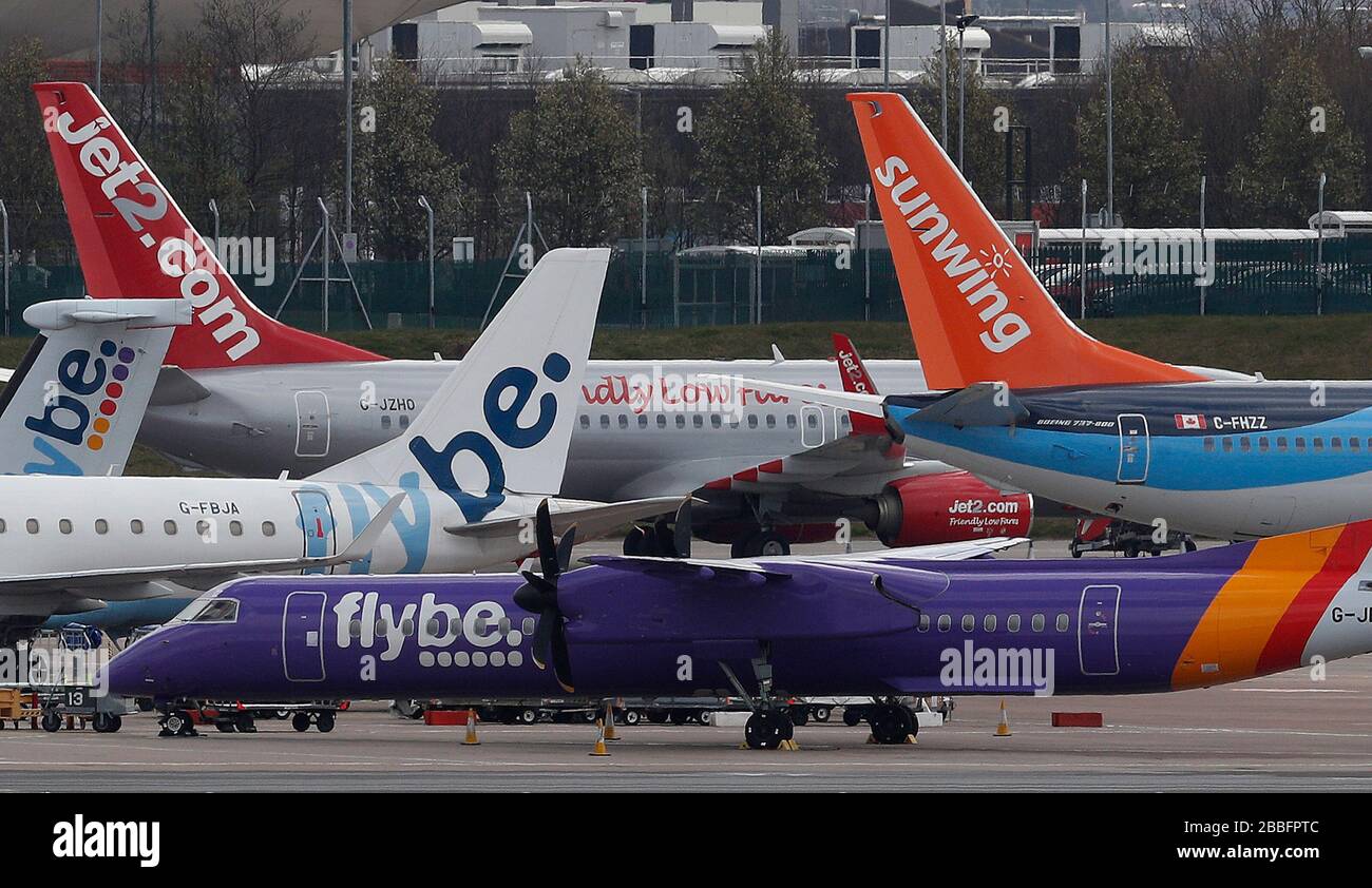 Birmingham, West Midlands, Reino Unido. 31 de marzo de 2020. Los aviones se sientan en el asfalto del aeropuerto de Birmingham durante el bloqueo de la pandemia del Coronavirus. Darren Staples/Alamy Live News. Foto de stock