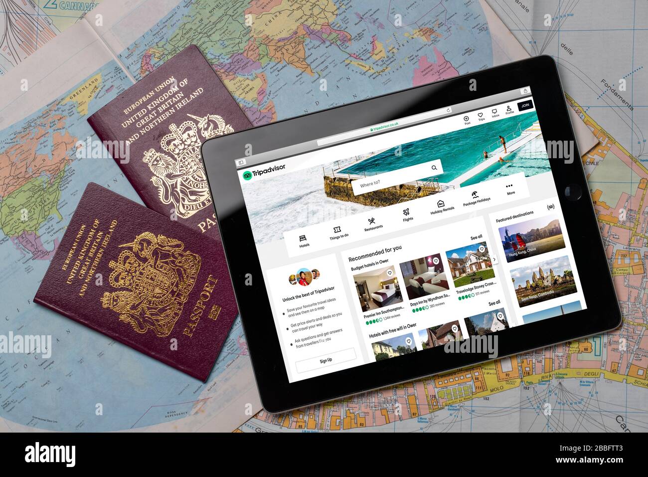 Sitio web de viajes de Trip Advisor en un iPad o tablet. (sólo para uso editorial) Foto de stock