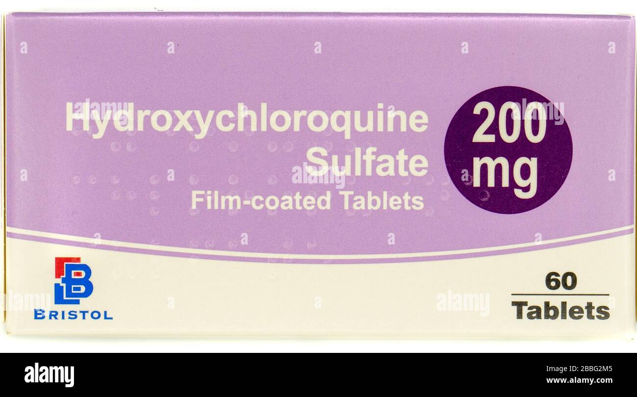 Una caja de tabletas de hidroxicloroquina también conocida como plaquenil aisladas sobre fondo blanco Foto de stock