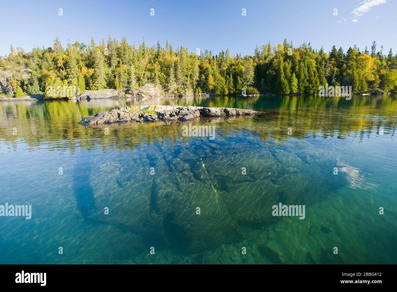 La costa, el Parque Nacional de Pukaskwa, el Lago Superior, Ontario, Canadá Foto de stock