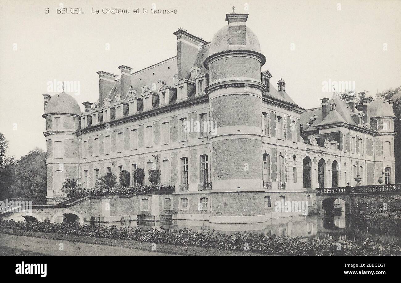 Postal vintage de 1910-1930ies de la edición Georges Dath. En Château de Belœil, 5. 'Le château et la terrasse', situado en el municipio Foto de stock