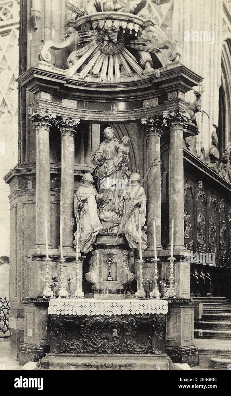 Postal que data de 1930-40 de la Basilique de Saint-Hubert (Basílica de San Hubert) mostrando el mármol de St-Rosaire en estilo renacentista, bélgica Foto de stock