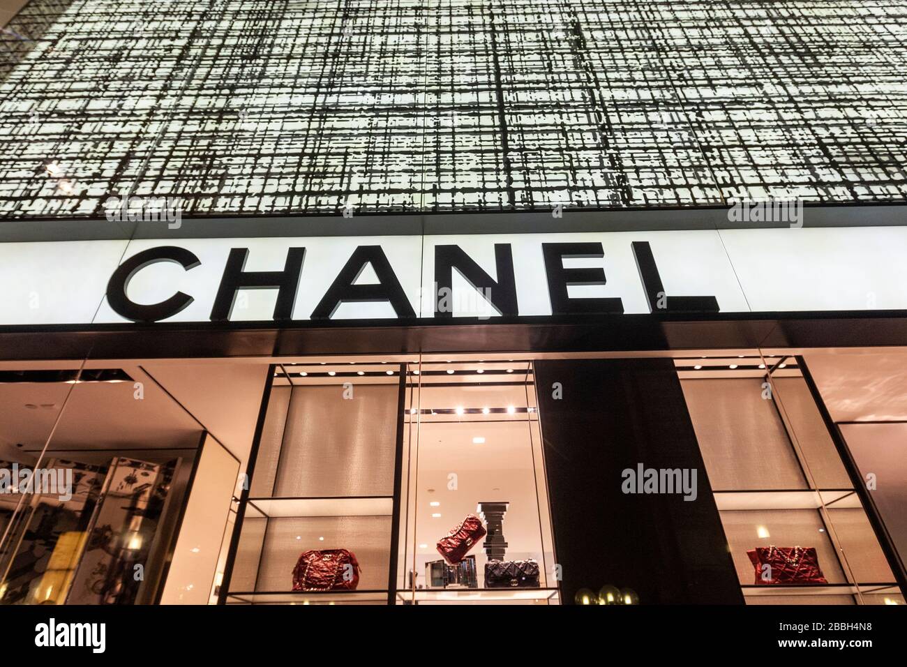 Tienda de lujo Chanel en un centro comercial Ngee Ann City en Singapur  Fotografía de stock - Alamy