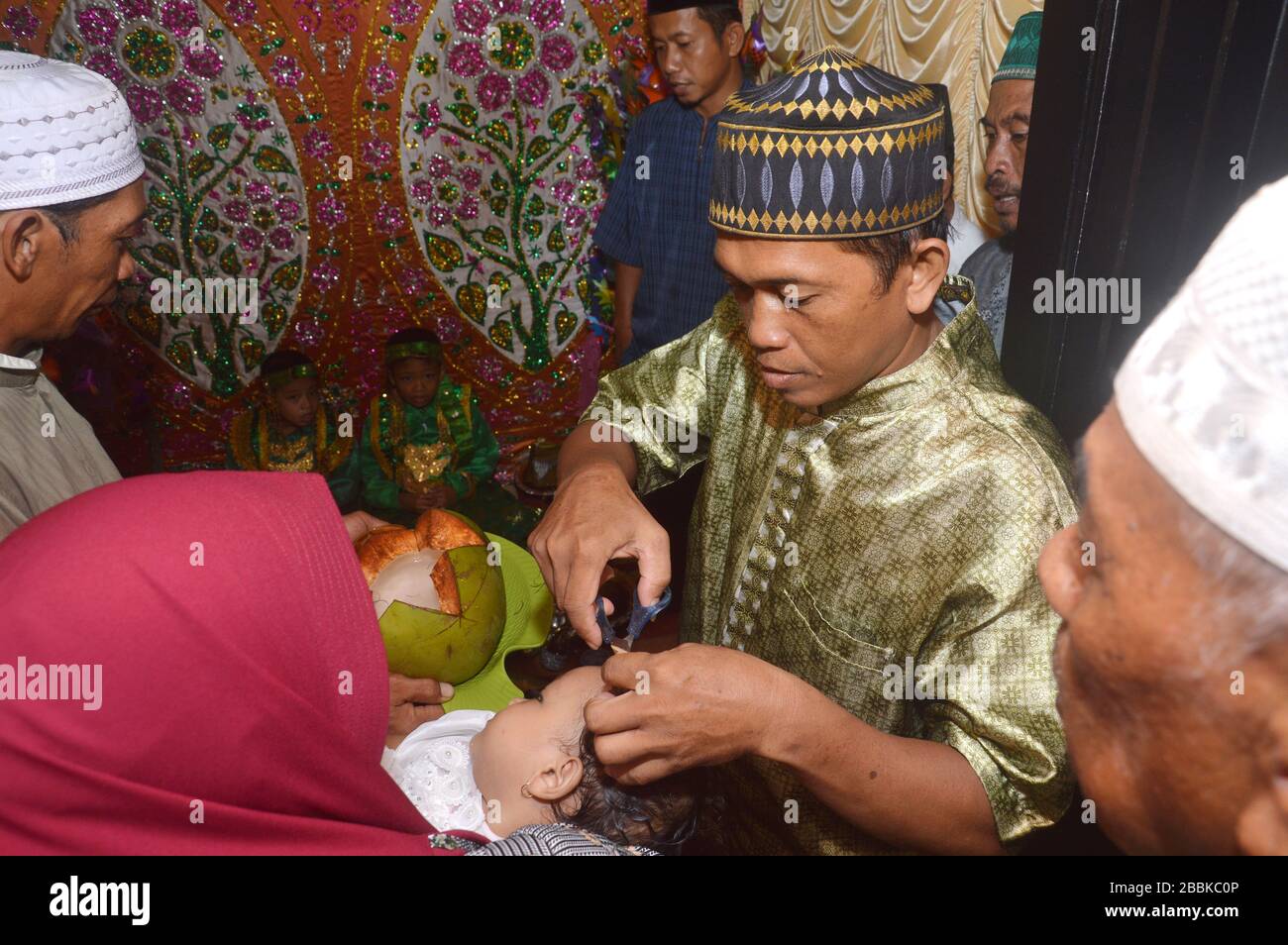 Tarakan Indonesia 24 De Abril De 18 El Primer Corte De Pelo Para Los Bebes Musulmanes O En El Islam Se Llama Akiqah La Ceremonia De Aqiqah Generalmente Se Lleva