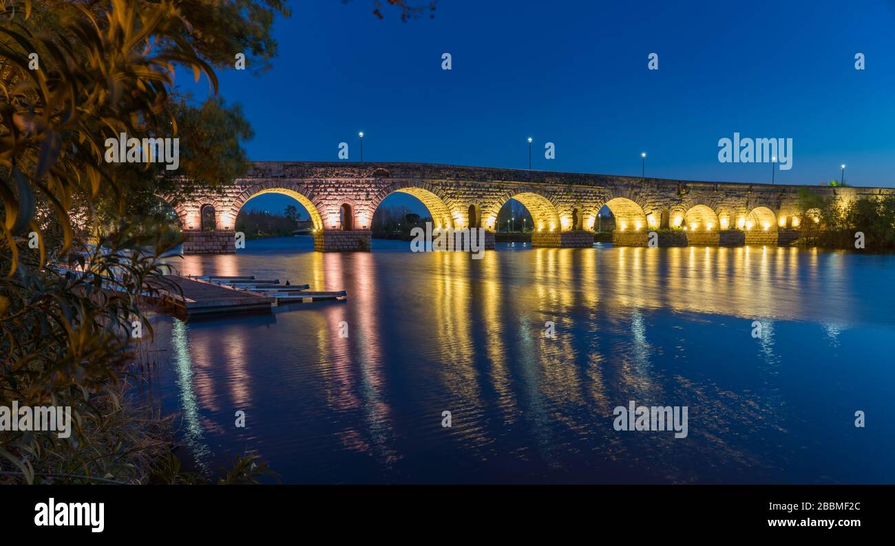 Puente Romano de Mérida, Emerita Augusta, capital de la antigua Lusitania. Foto de stock