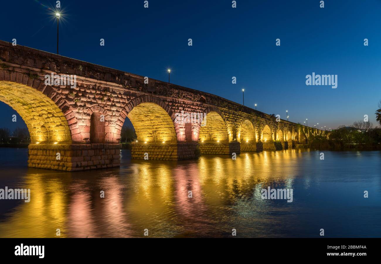 Puente Romano de Mérida, Emerita Augusta, capital de la antigua Lusitania. Foto de stock