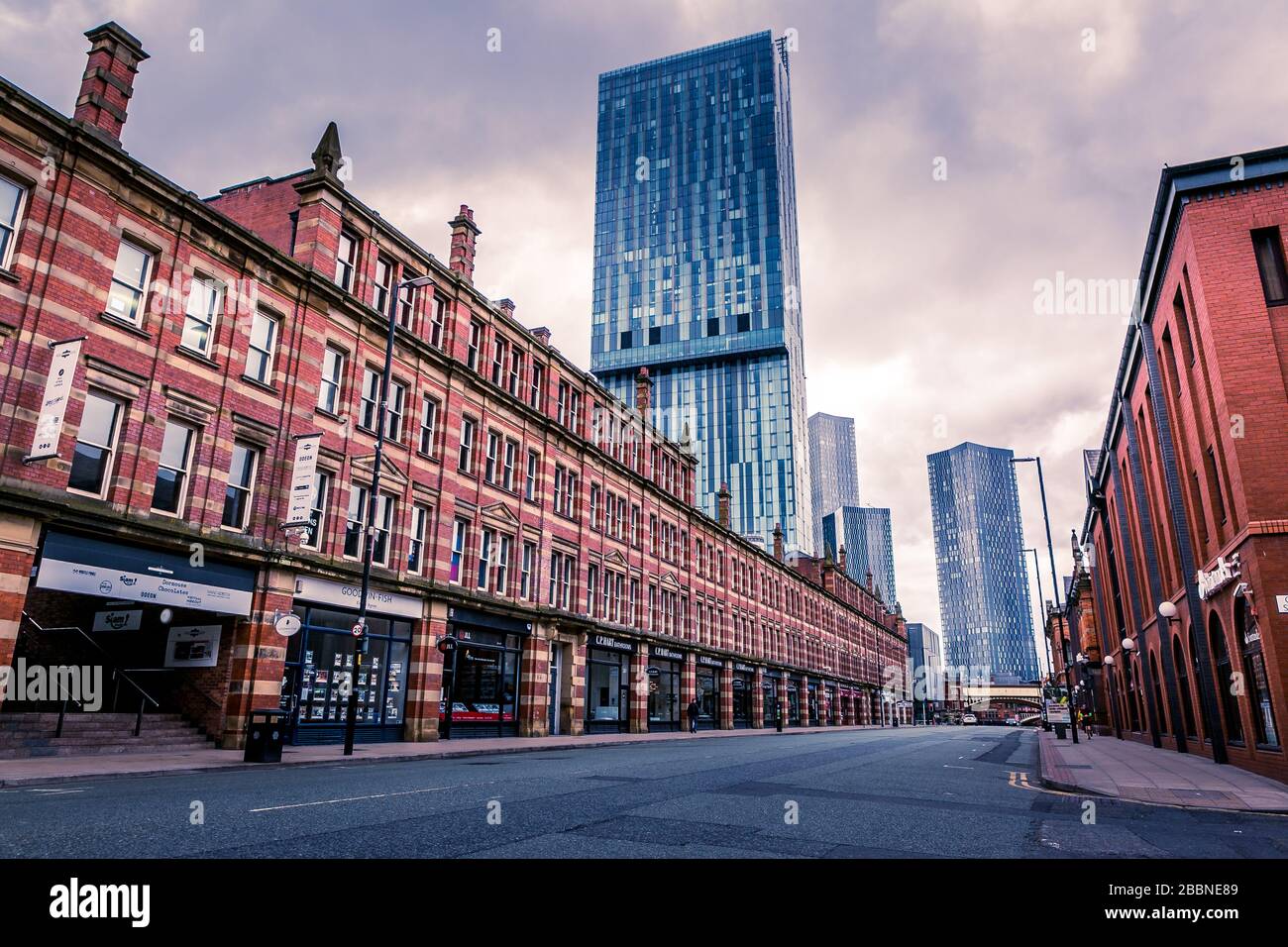 Deansgate, Manchester, Reino Unido. Calles vacías durante el brote de coronavirus, abril de 2020. Foto de stock