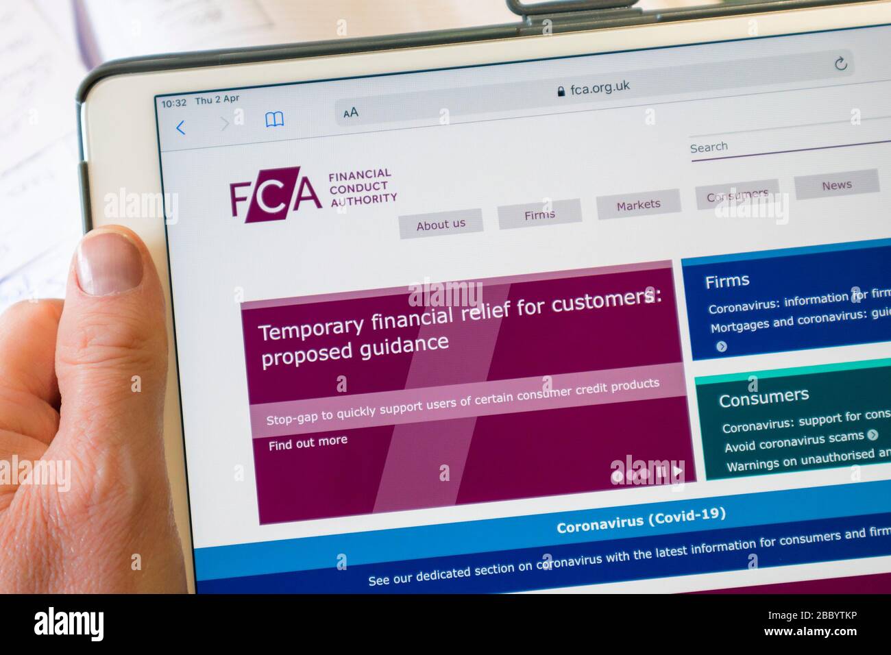 sitio web de fca financial conduct authority visto en un ipad, reino unido Foto de stock