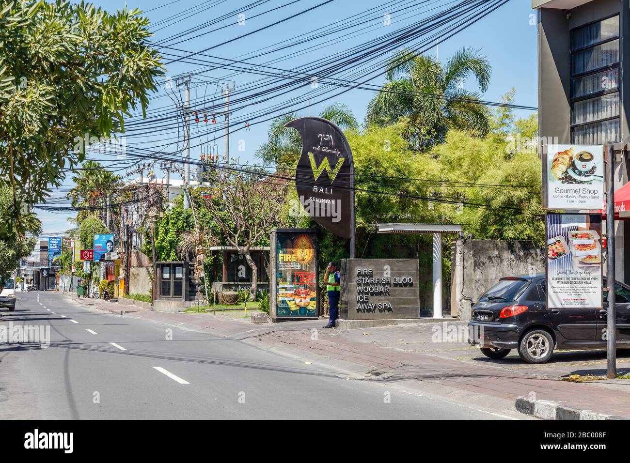 01 de abril de 2020. Calles vacías de Bali. Cuarentena para COVID-19. Petitenget, una de las zonas turísticas más populares de Bali. Indonesia. Foto de stock