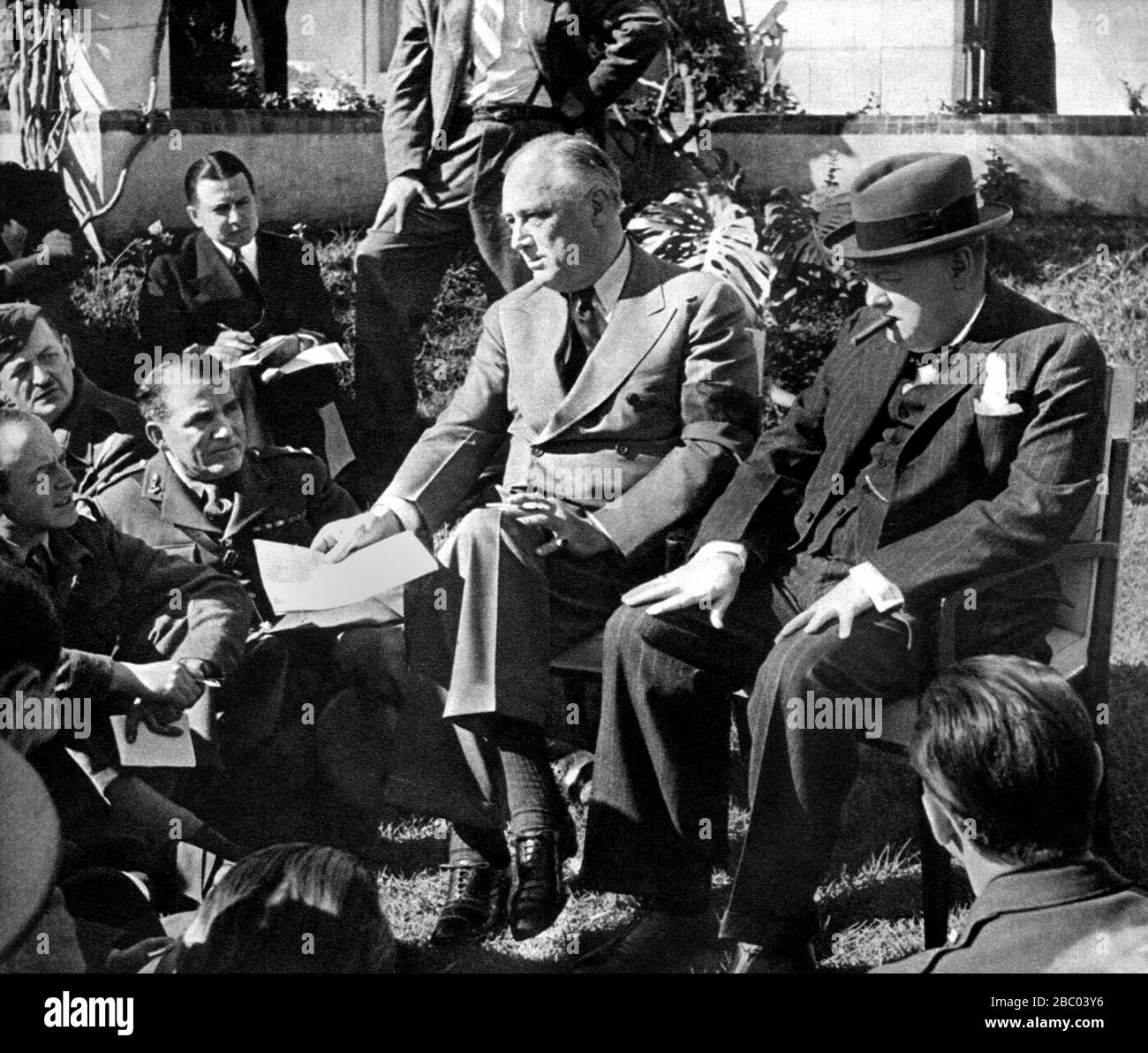 Winston Churchill con el Presidente Roosevelt para las conversaciones de Casablanca en Marruecos. 24 de enero de 1943. Foto de stock