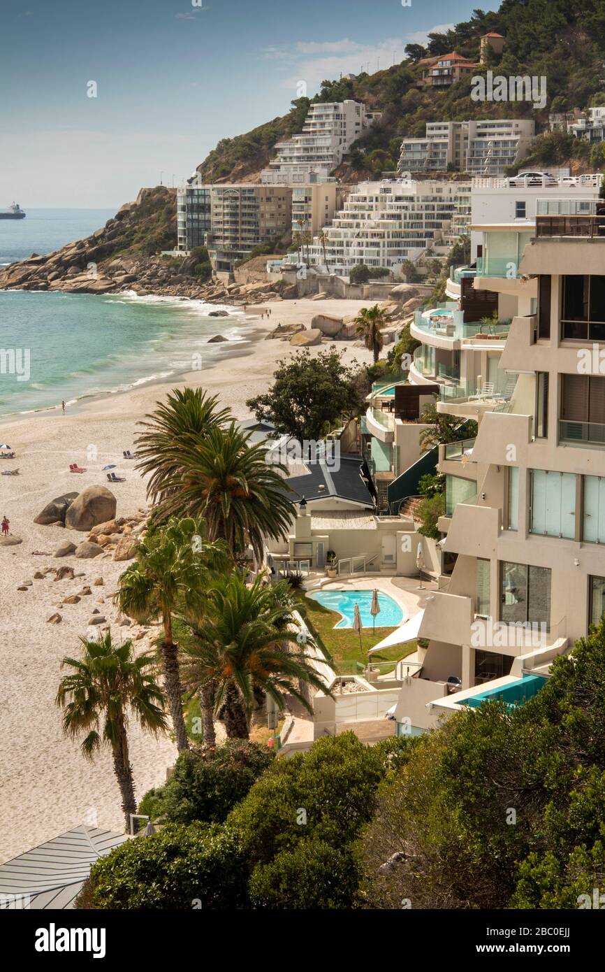 Sudáfrica, Ciudad del Cabo, Clifton, propiedades caras frente al mar por encima de la primera y segunda playas Foto de stock