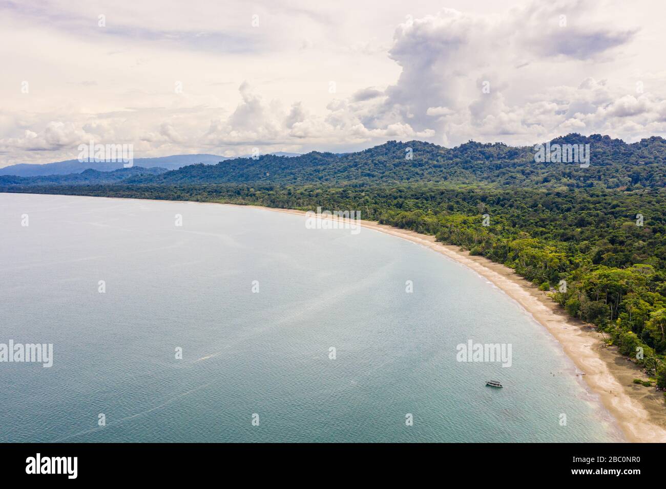 Vista aérea del Parque Nacional Cahuita a lo largo de la costa sur del Caribe de Costa Rica. Foto de stock