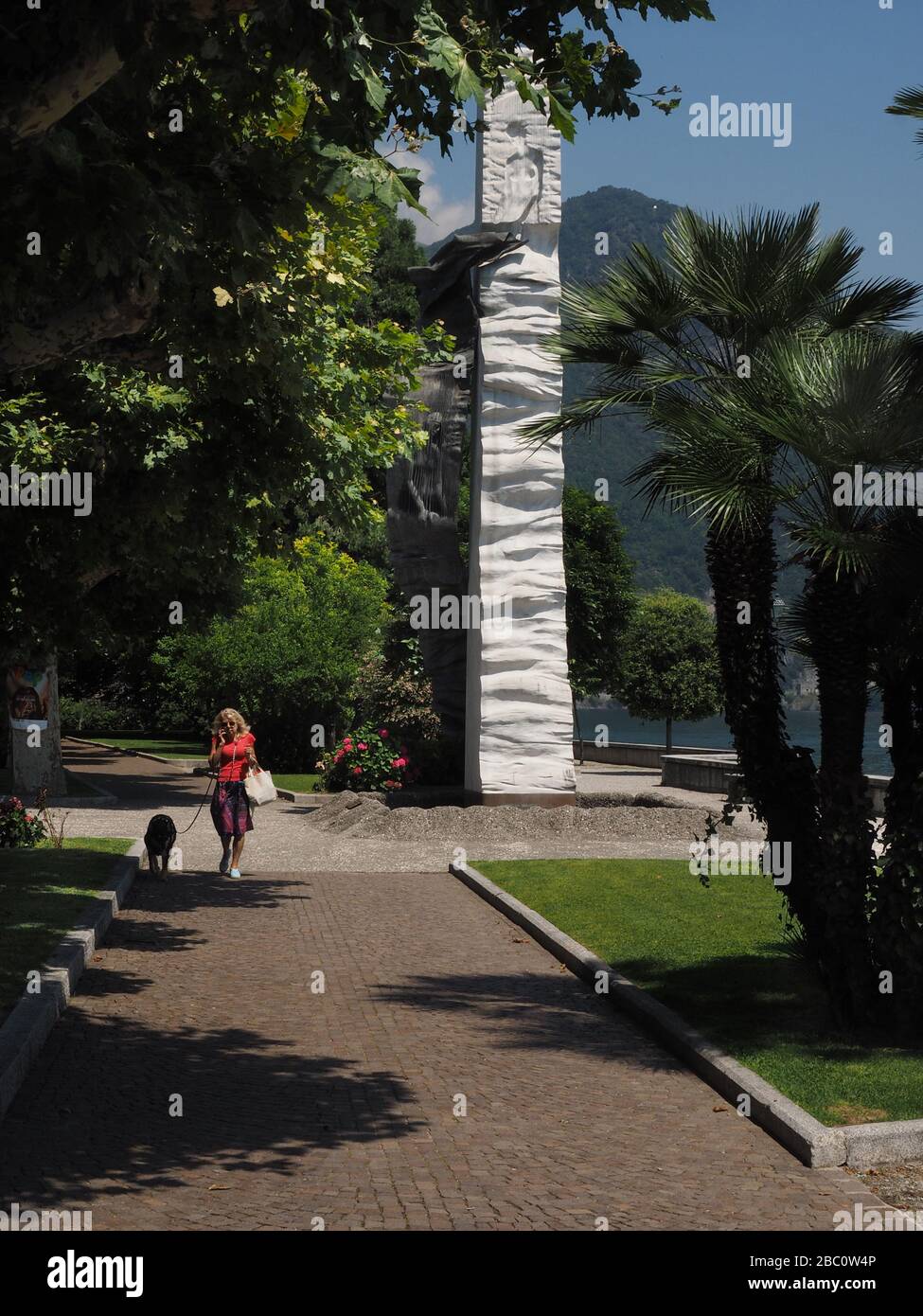 Viale Benedetto Castelli Street, Monumento alla Tessitrice, Monumento