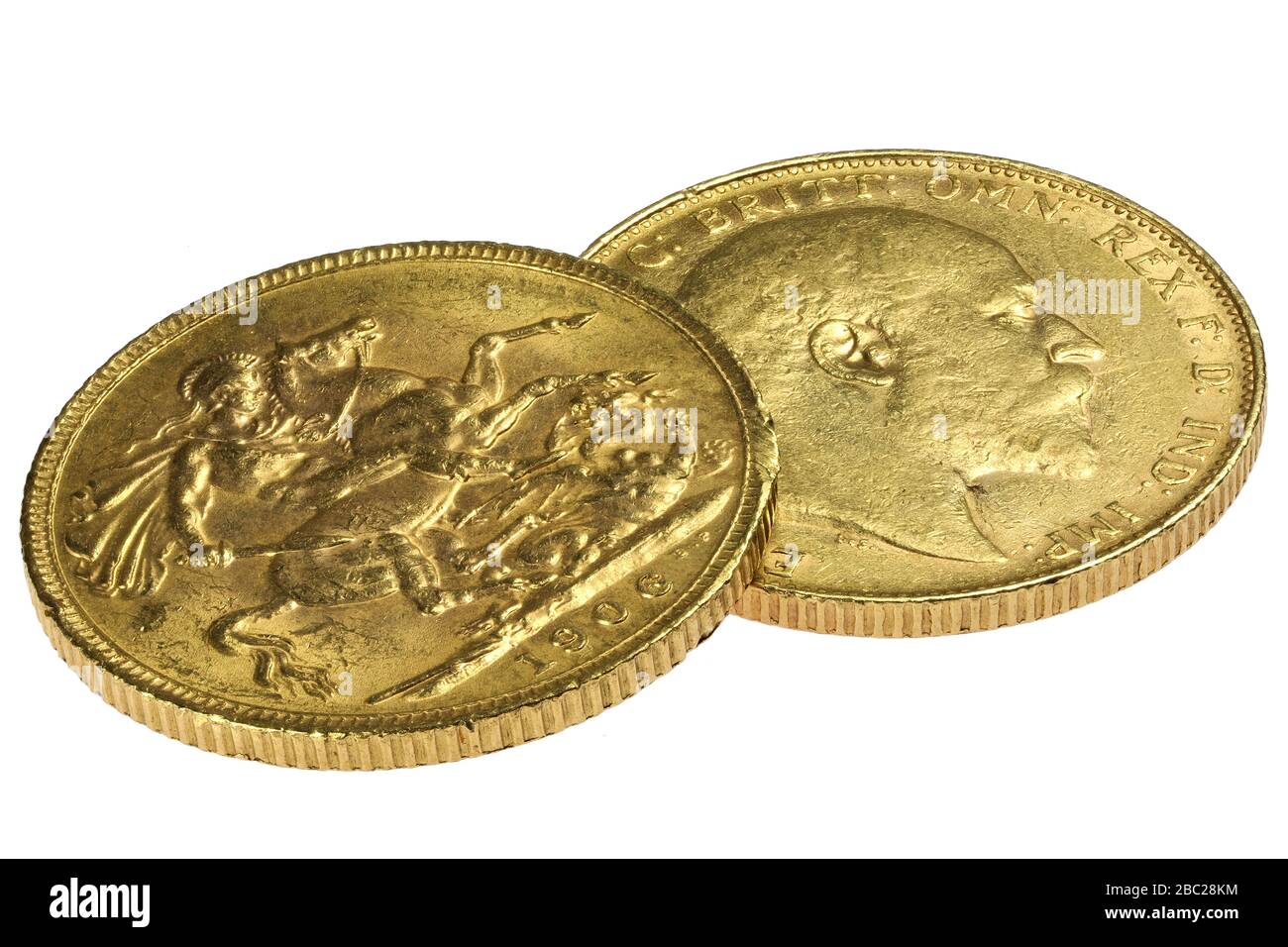 Moneda de oro soberano británico (Eduardo VII) aisladas sobre fondo blanco Foto de stock