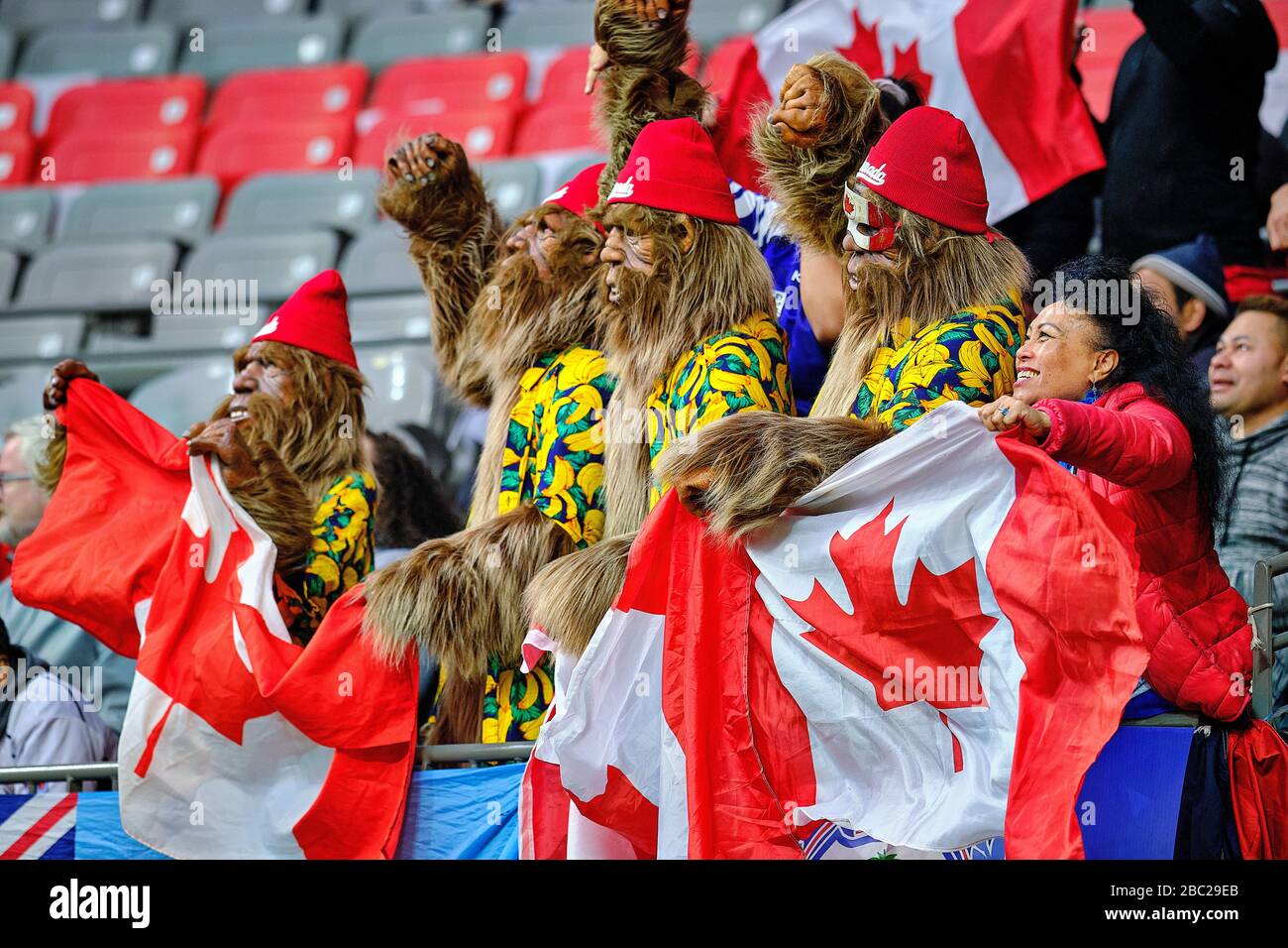 Vancouver, Canadá. 8 de marzo de 2020. Los aficionados del equipo de Canadá animan al equipo de Canadá mientras se llevan al campo contra España en el partido #32 (final del cuarto de la Copa Foto de stock