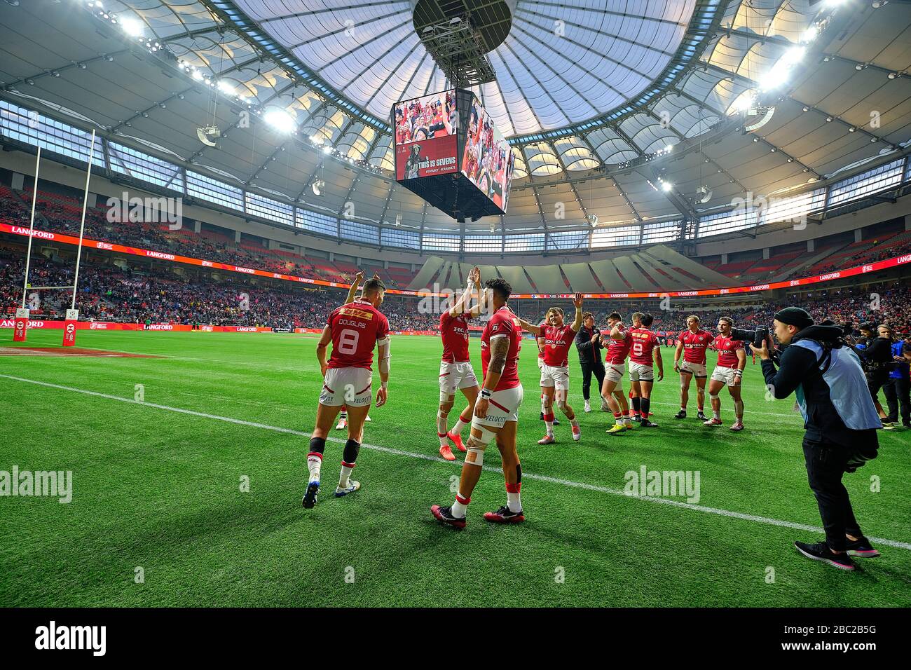 Vancouver, Canadá. 8 de marzo de 2020. Canadá celebra después de derrotar a Sudáfrica para ganar bronce durante el día 2 - 2020 HSBC World Rugby Sevens Series en Foto de stock