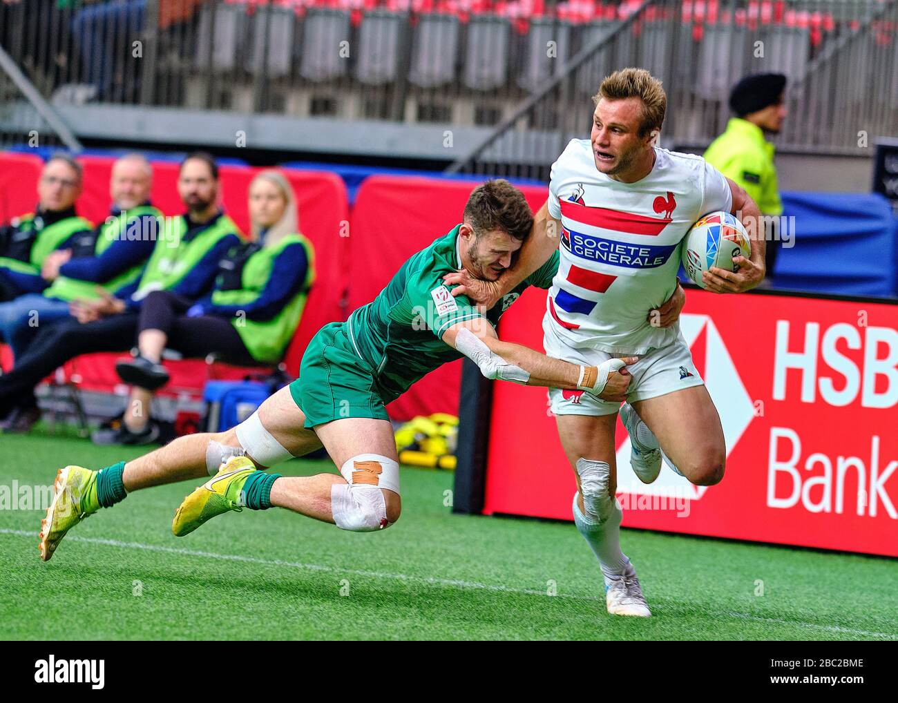 Vancouver, Canadá. 8 de marzo de 2020. Marvin o'Connor #2 de Francia abordado por Jack Kelly #1 de Irlanda en el partido #35 (9º lugar semifinal) durante el día 2 Foto de stock