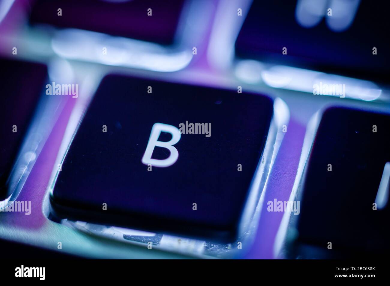 Tecla B del teclado del ordenador para cerrar Fotografía de stock - Alamy