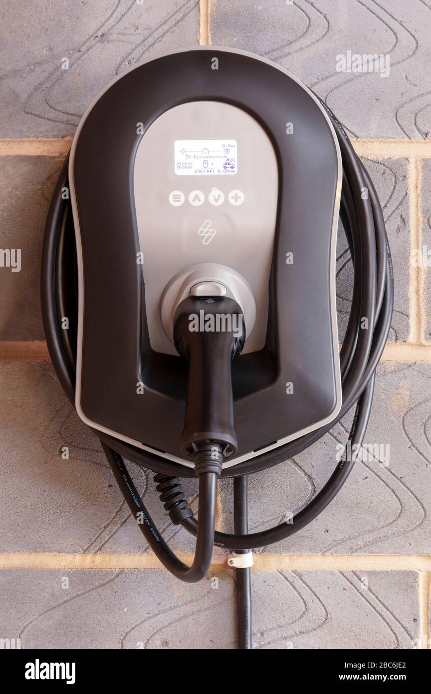 Cargador De Coche Electrico De Casa Imagenes De Stock Cargador