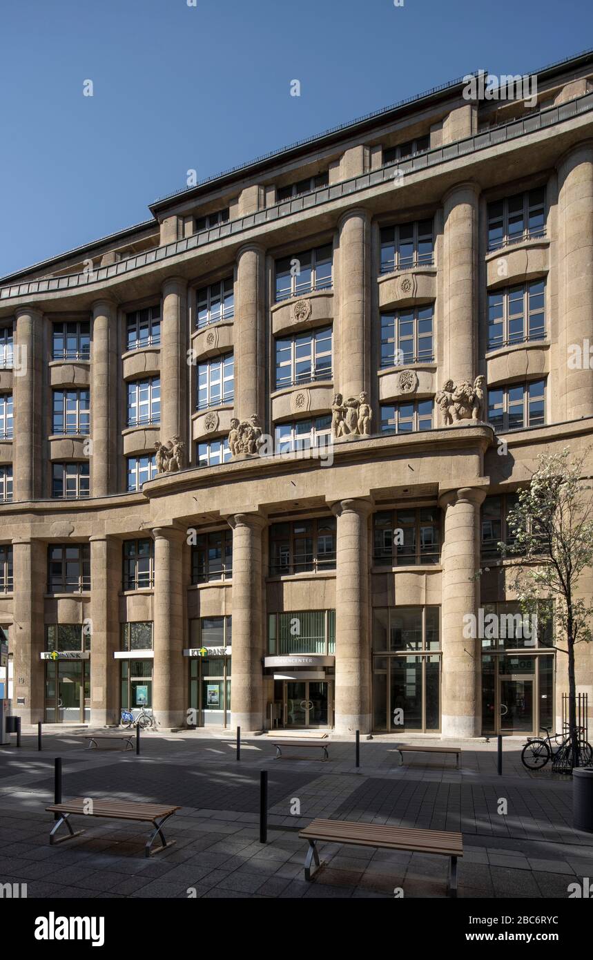 Frankfurt am Main, Verlagsgebäude des ehem. Generalanzeigers, 1913 nach Entwurf von Adam Assmann und Ludwig Bernoully Foto de stock