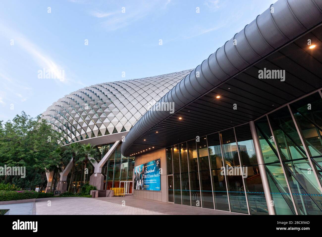 Entrada a Esplanade - teatros en la Bahía, Singapur Foto de stock