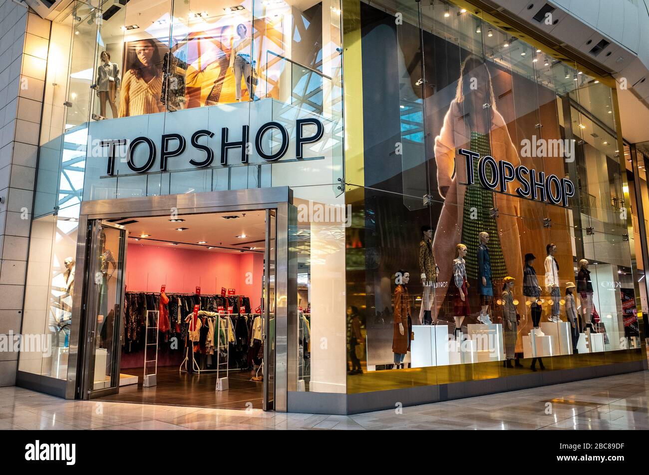 Topshop, Marca británica de moda de la calle alta- Londres Fotografía de  stock - Alamy