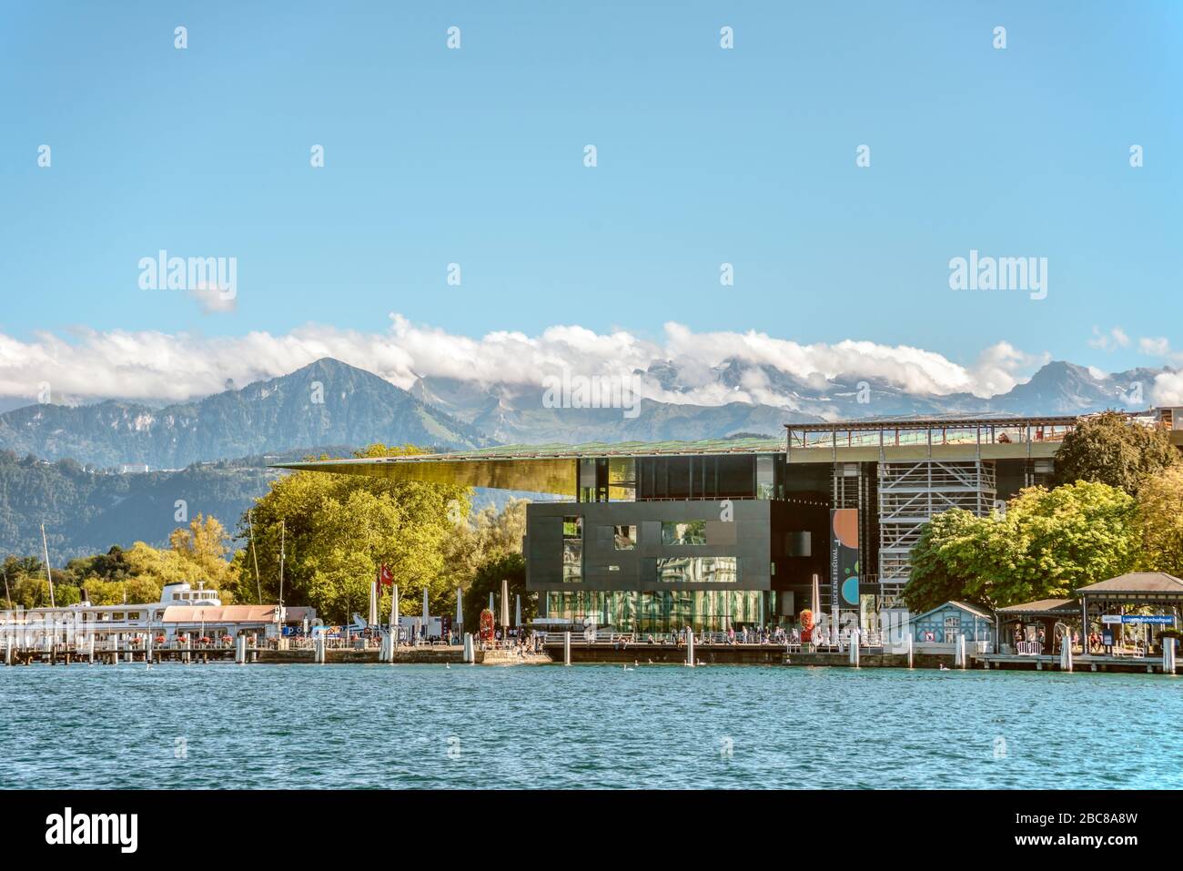 Centro de Cultura y Congresos de Lucerna en el Lago Lucerna, Suiza Foto de stock