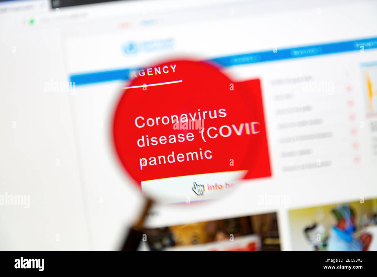 Ostersund / Suecia - 3 de abril de 2020: Sitio WEB DE LA OMS durante la enfermedad del coronavirus. La Organización Mundial de la Salud Foto de stock