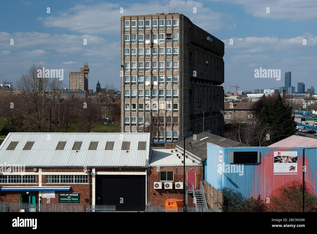 Campaña de demolición de Bienes de viviendas Sociales de los años 70 para Robin Hood Gardens, 129 Woolmore St, Poplar, Londres E14 0HG por Alison & Peter Smithson Foto de stock