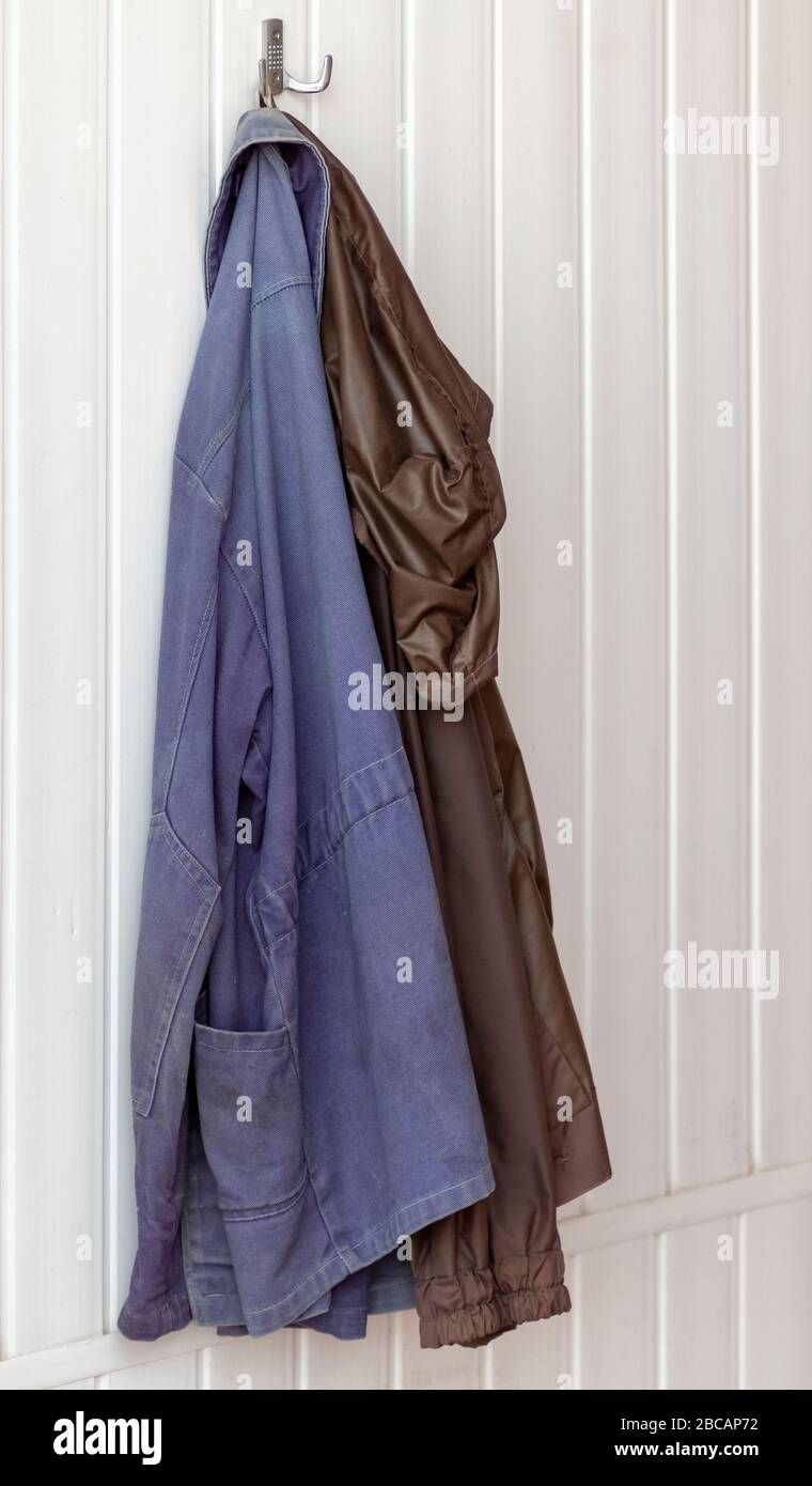 Jacket hanging on wall fotografías e imágenes de alta resolución - Página 2  - Alamy